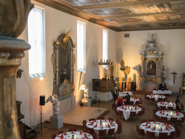 Historiska Museet - Runda bord i en extravagant sal