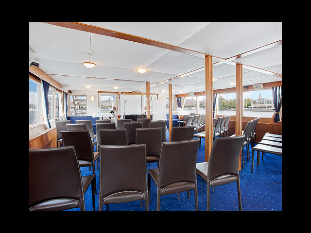Blue Charm Charterbåt med konferens