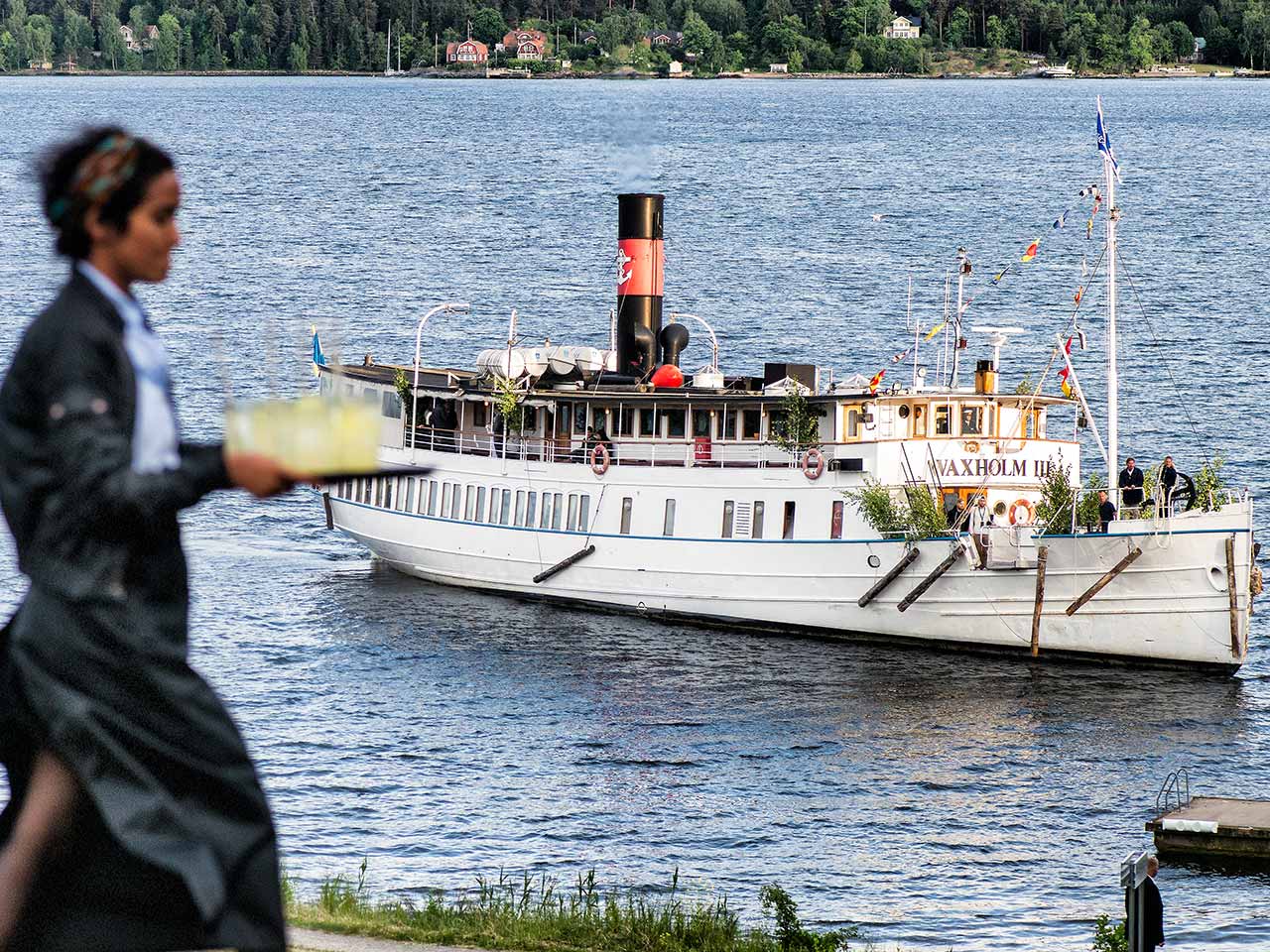 Elfvik Strand i Lidingö - Utsikt över båten Vaxholm III
