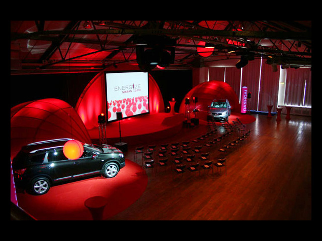 Munchenbryggeriet event - Event med bilar och sittplatser framför scen